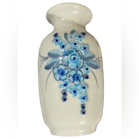 Charming forget me not vase in EXCELLENT cond!! White w/various blues! Stunner! - Picture 4 of 6